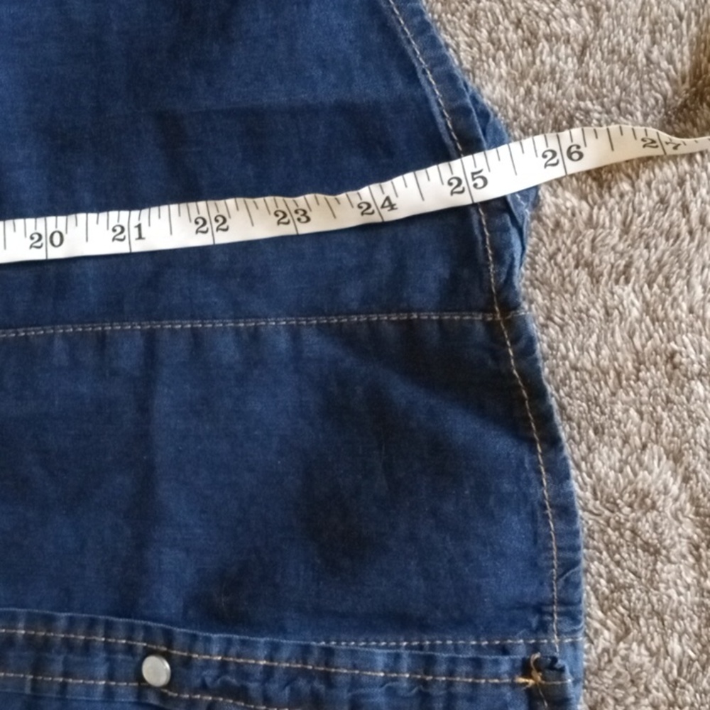 The Hanger Western style denim shirt pearlized snaps missing top snap - Picture 8 of 9